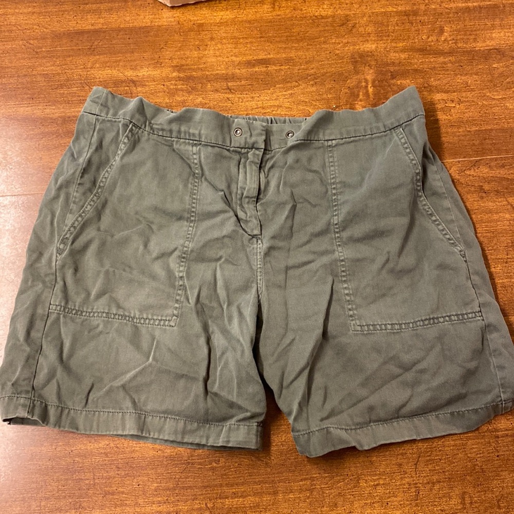 🔥 J Crew Olive Green Shorts / Womens Size 14 Plus Size